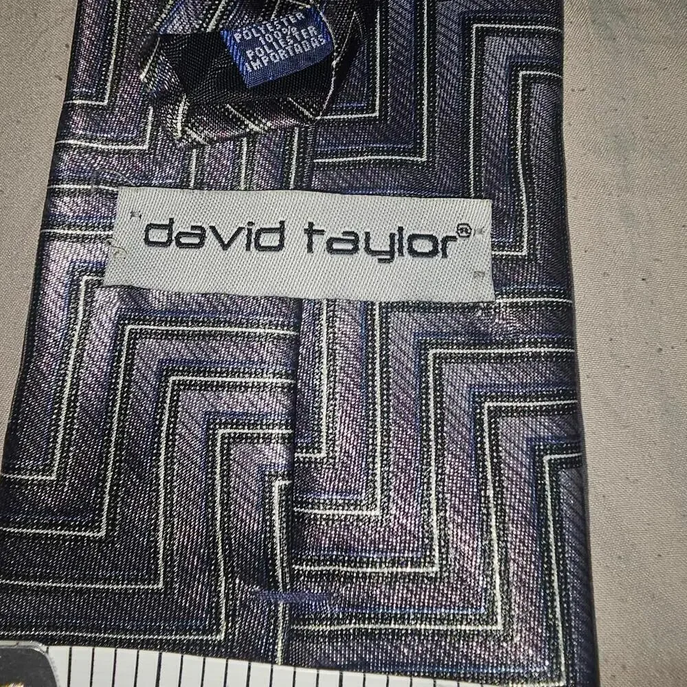 David Taylor Men's Tie with Zigzag Pattern